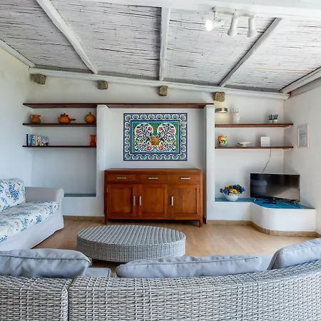 Villa Cala Pira Sul Mare Con Wi-fi *